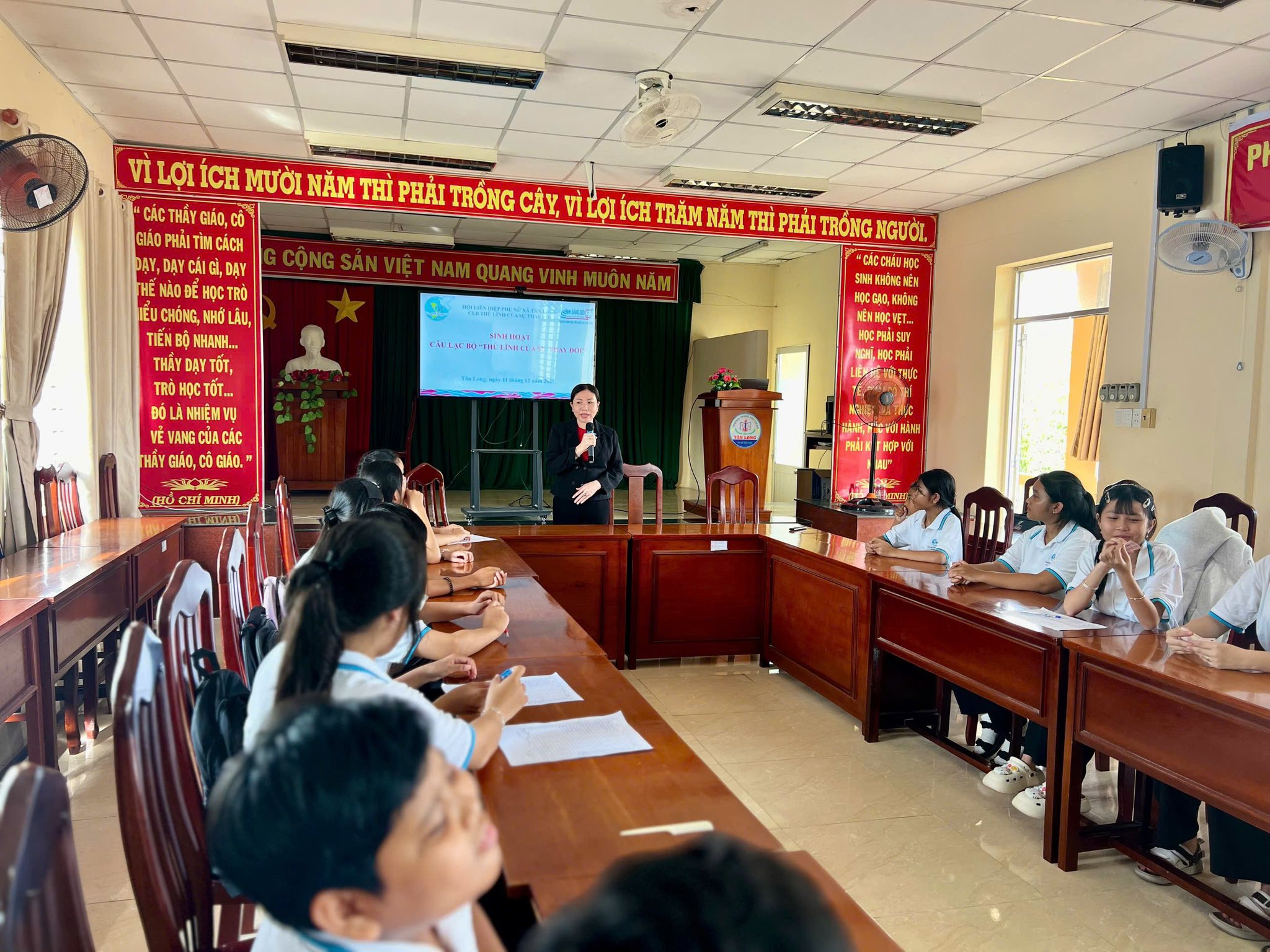 Ngày 11/12 Liên đội trường THCS Tân Long  tổ chức hoạt động kiện toàn thành viên câu lạc bộ năm 2025