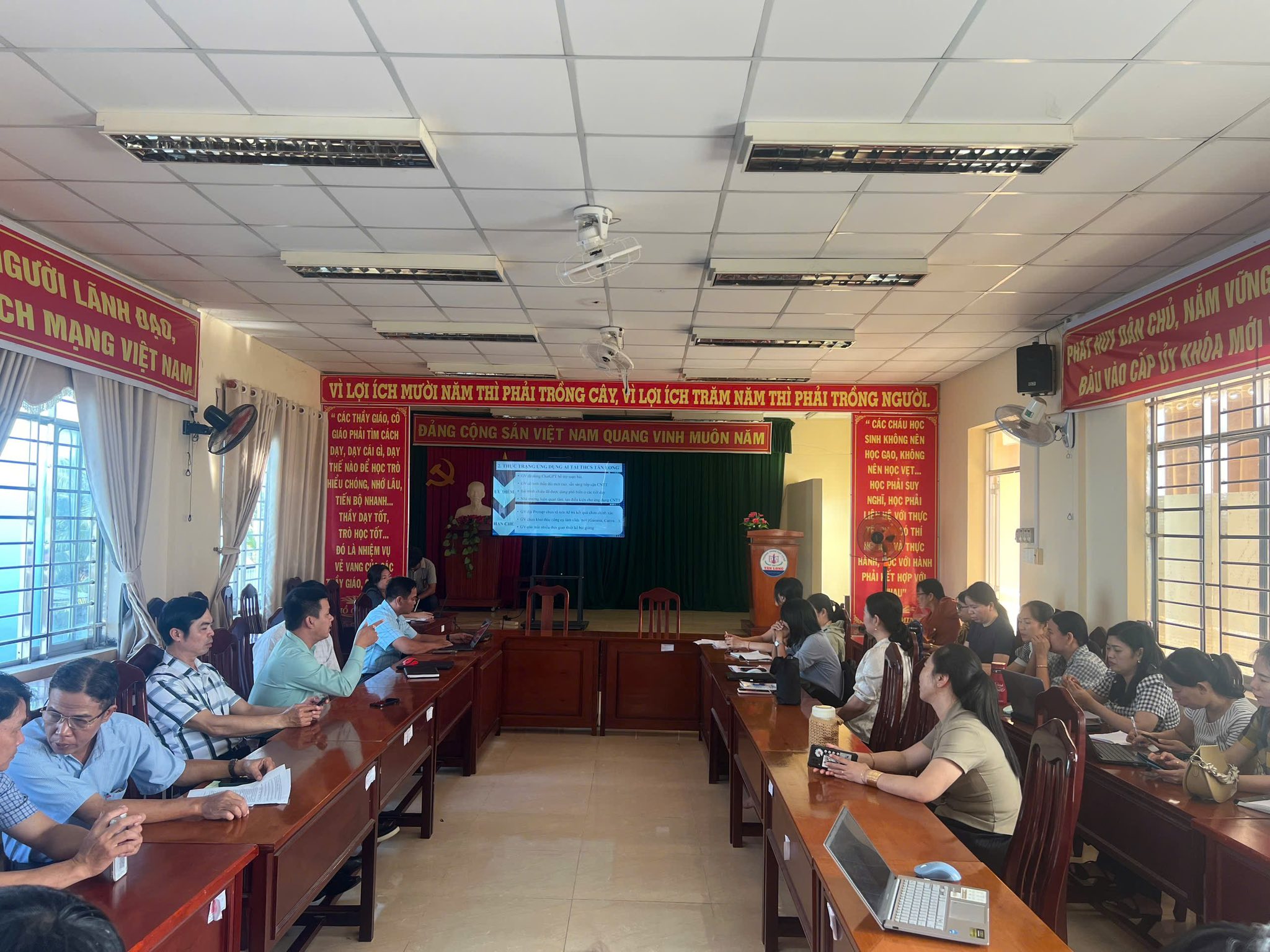 TRIỂN KHAI CHUYÊN ĐỀ CHUYÊN MÔN TẠI TRƯỜNG THCS TÂN LONG