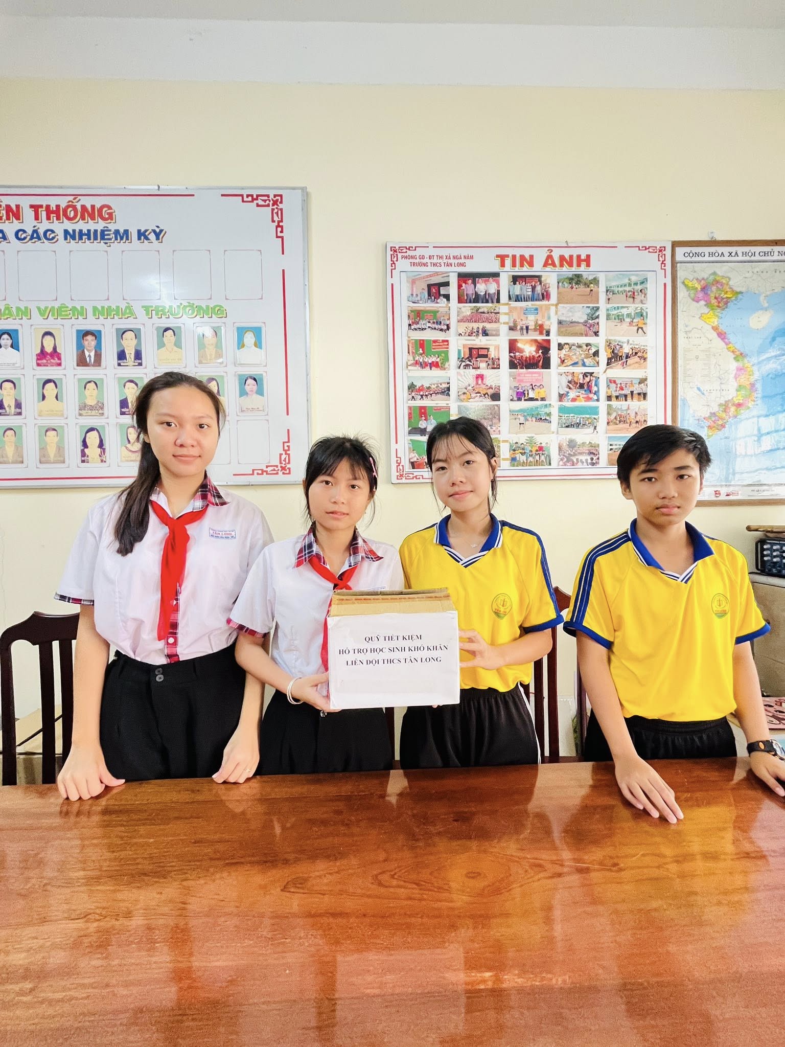 TRƯỜNG THCS TÂN LONG TỔ CHỨC PHONG TRÀO “NHẶT CỦA RƠI – GỬI TRAO YÊU THƯƠNG”