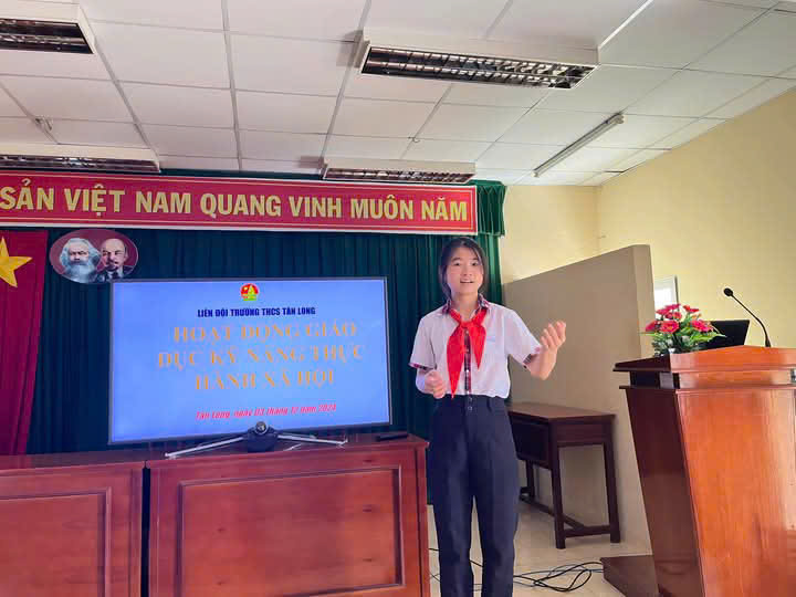 Chi đội Trường THCS Tân Long tổ chức buổi "Hoạt động giáo dục kỹ nămg thực hành xã hội"