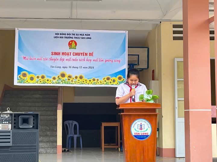 Ngày 16/12/2024 Liên đội trường THCS Tân Long tổ chức chuyên đề "Mỗi tuần một câu chuyện đẹp, một cuốn sách hay, một tấm gương sáng"